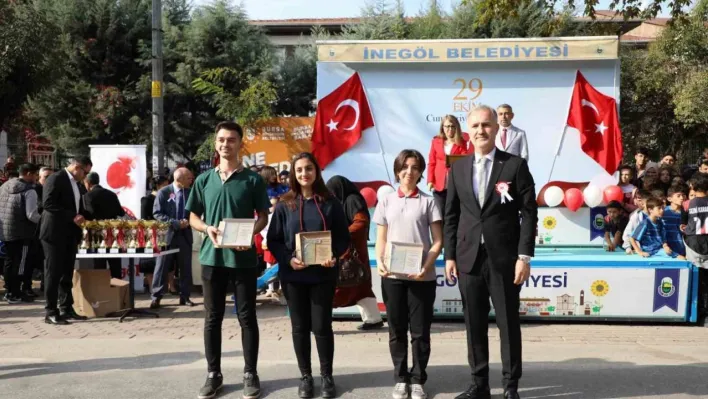 İnegöl'de Cumhuriyet Bayramı'nın 100. yıldönümü coşkuyla kutlandı