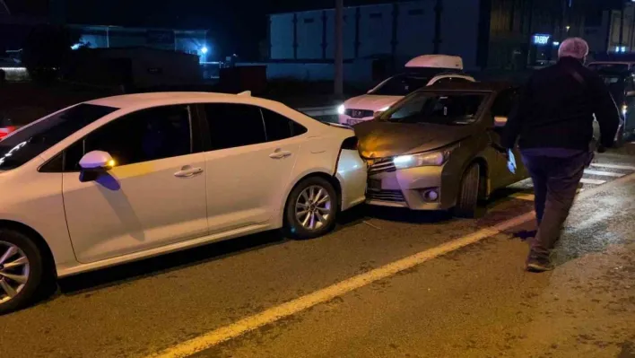 İnegöl'de zincirleme kaza : 1'i çocuk 5 yaralı