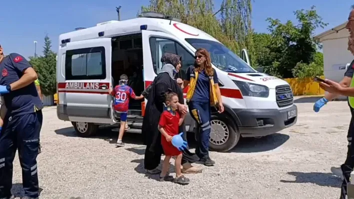 İnşaat alanına uçan triportördeki 2'si çocuk 4 kişi yaralandı