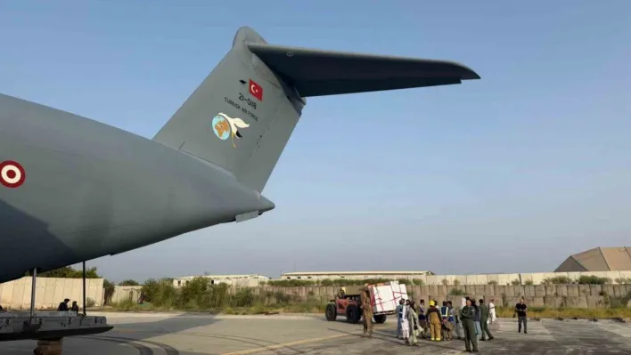 İnsani yardım malzemeleri Türk Hava Kuvvetleri'ne ait uçakla Afganistan'a ulaştırıldı