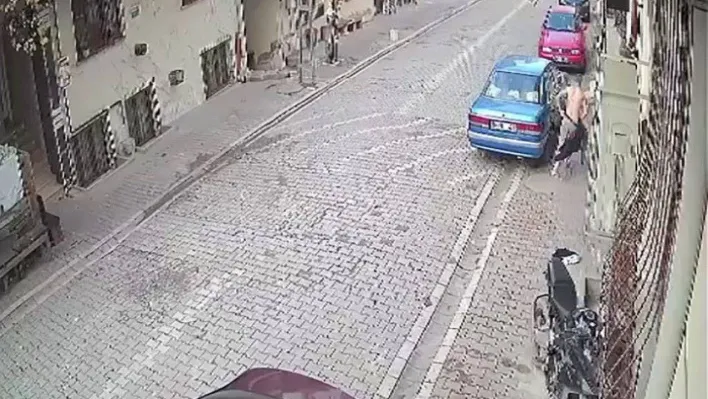 İnternetten tanıştığı engelli gencin evine gitti, aileye yakalanınca yarı çıplak halde kaçtı