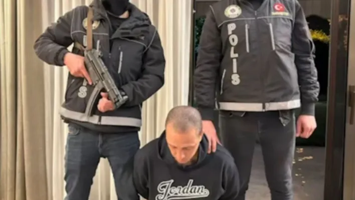 Interpol kırmızı bülteniyle aranan yabancı uyruklu 2 şahıs İstanbul'da yakalandı