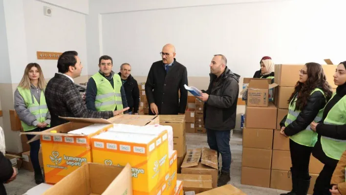 İpekyolu'nda yardım çalışmaları aralıksız devam ediyor