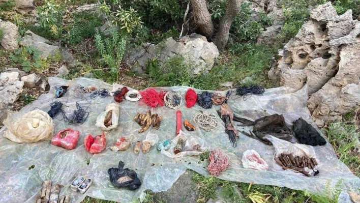 Irak'ın kuzeyinde PKK'lı teröristlere ait çok sayıda silah ve mühimmat ele geçirildi