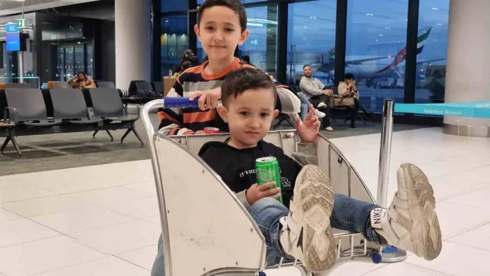 İran merkezli olan ATA Airlines uçağı İstanbul Havalimanı'na acil iniş yaptı