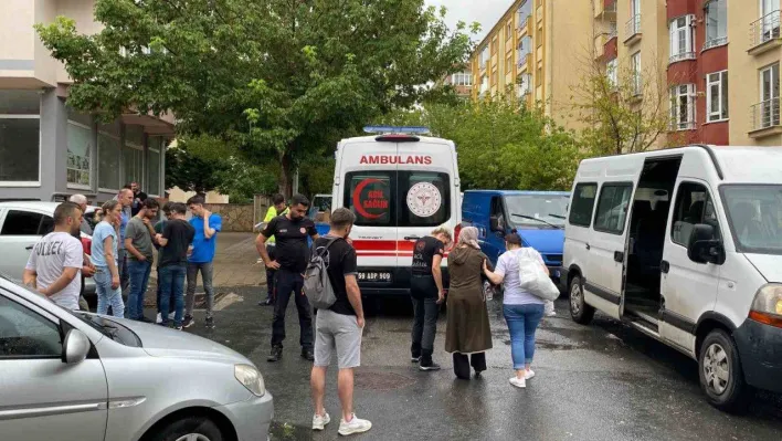 İşçi servisinin otomobille çarpıştığı kaza kameraya yansıdı