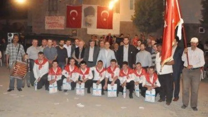 Işıklar Asker Gençlerin Sevincine Ortak Oldu  