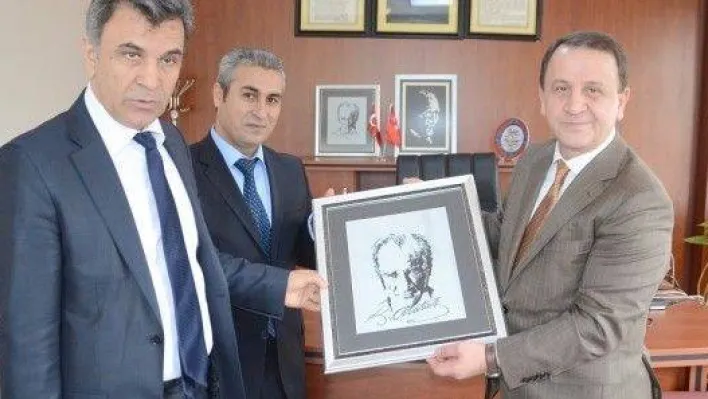 Işıklar Üç Okula On İki Bilgisayar Hediye Etti