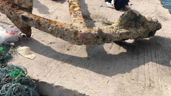 İskeleden yaklaşık 3 tonluk çapa çıkarıldı