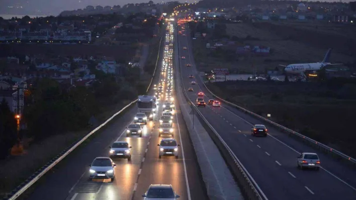 İstanbul'a dönüş çilesi: Tekirdağ yollarında yoğunluk var