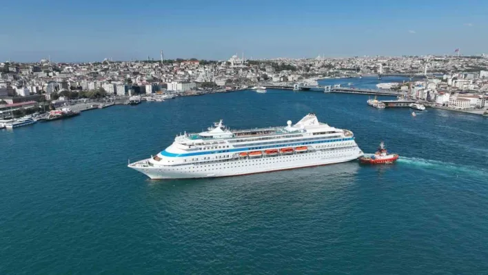 İstanbul'a Rusların dev yolcu gemisi geldi