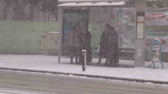 İstanbul Anadolu Yakası'nda kar yağışı etkili oluyor