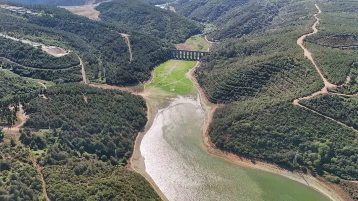 İstanbul barajlarında doluluk oranı yüzde 50'nin altına düştü, su miktarı azalan Alibey Barajı havadan görüntülendi