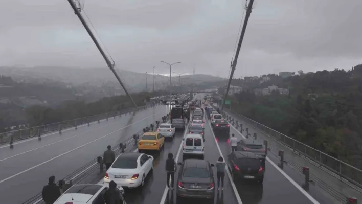 İstanbul Boğazı'nda Ata'ya saygı duruşu