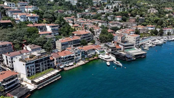 İstanbul Boğazı'ndaki kaçak yapıların yıkımına devam ediliyor