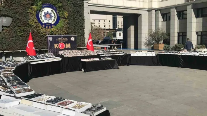 İstanbul'da 100 milyon lira değerinde 73 bin adet kaçak saat ele geçirildi