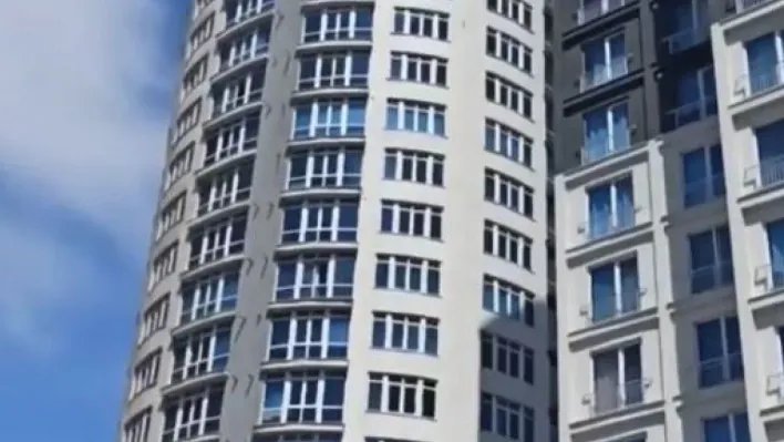 İstanbul'da 6,2 büyüklüğündeki depremde rezidans böyle sallandı