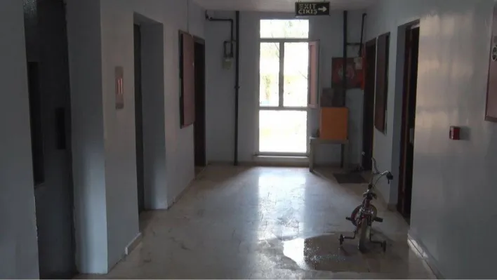 İstanbul'da akılalmaz olay kamerada: İlaçlanan ev patladı, ortalık karıştı