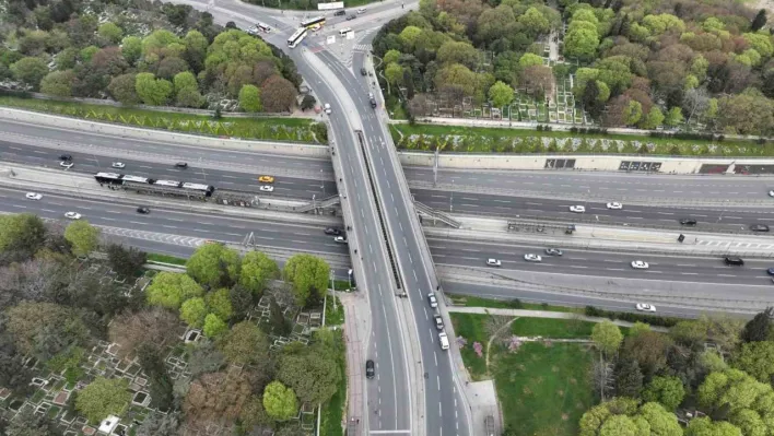 İstanbul'da bayramın ilk gününde yollar boş kaldı