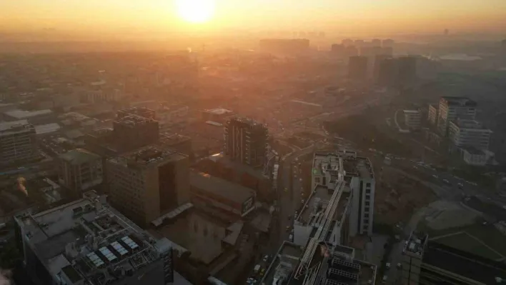 İstanbul'da gün doğumunda kartpostallık sis manzarası