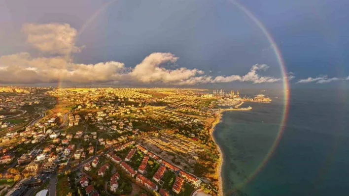 İstanbul'da günbatımında ortaya çıkan gökkuşağı mest etti