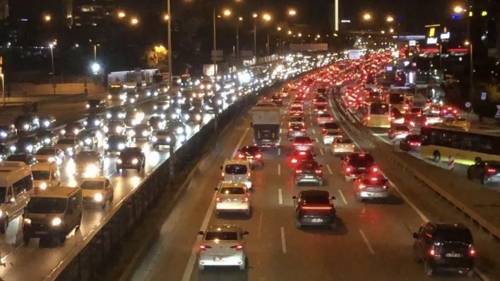 İstanbul'da haftanın ilk mesai gününde akşam trafiği yüzde 78'e ulaştı