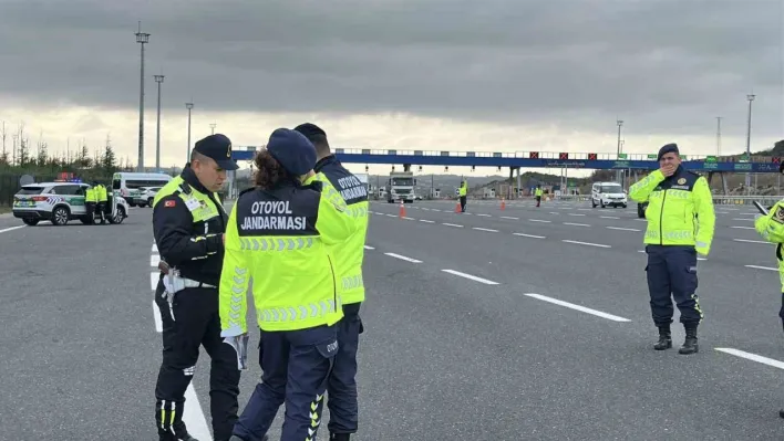 İstanbul'da Jandarma'dan sürücülere kış lastiği ve güvenli sürüş uyarısı