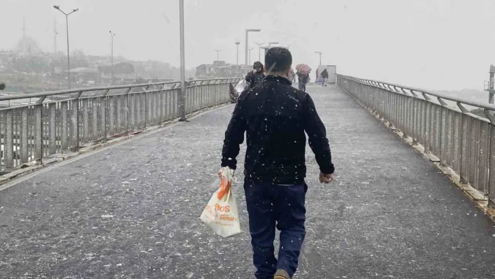 İstanbul'da kar etkili oluyor