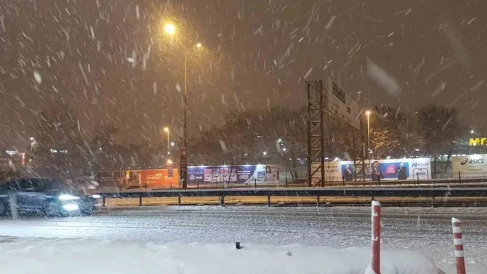 İstanbul'da kar geçişleri devam ediyor