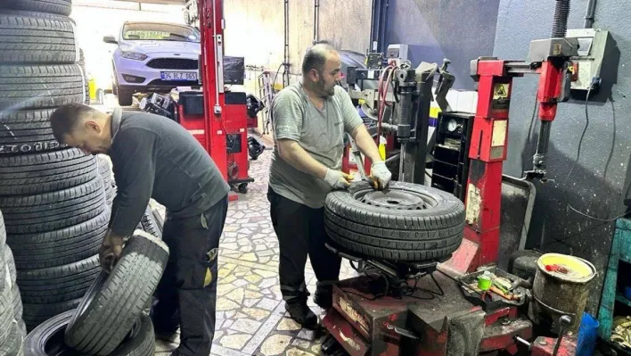 İstanbul'da kış lastiği zorunluluğuna günler kala lastikçilerde değişim yoğunluğu