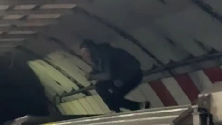 İstanbul'da metroda yaşanan ilginç anlar kamerada