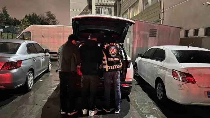 İstanbul'da motosiklet ile manevra yapıp diğer sürücülerin önlerine kıran motosikletli sürücüler yakalandı