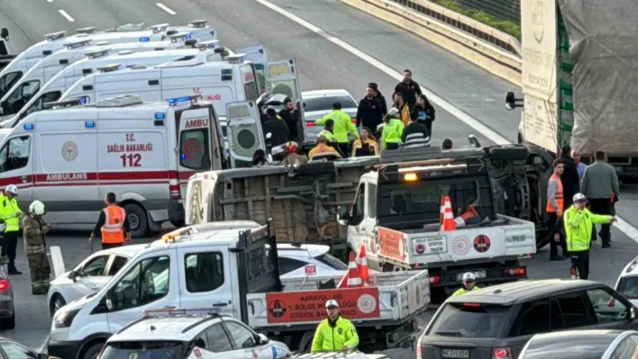 İstanbul'da öğrenci servisi devrildi: 7'si öğrenci 10 yaralı