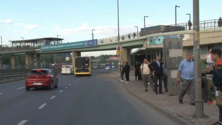 İstanbul'da özel halk otobüsü grevi duraklarda yoğunluğa neden oldu