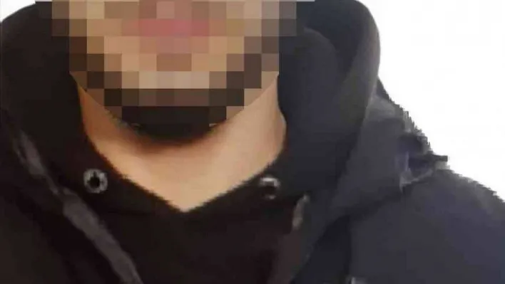 İstanbul'da polisten kaçan şüphelinin yakalandığı anlar kamerada