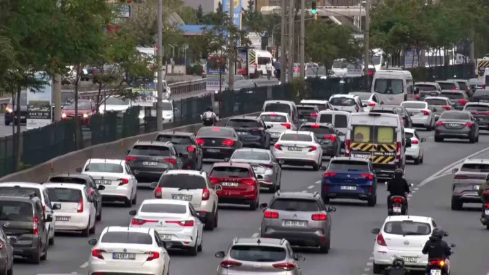 İstanbul'da sabahın ilk saatlerinde trafik yoğunluğu: Yüzde 63'e ulaştı