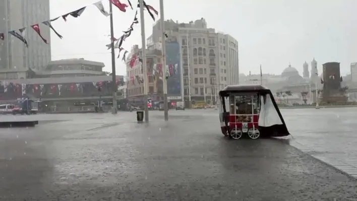 İstanbul'da sağanak yağış etkili oluyor