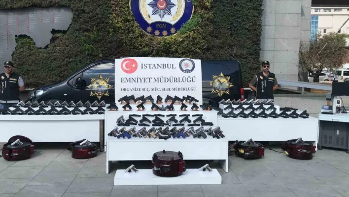 İstanbul'da silah kaçakçılarına operasyon: 227 silah ele geçirildi