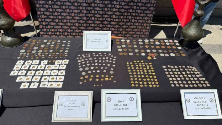 İstanbul'da tarihi eser operasyonu: Padişah fermanı ele geçirildi