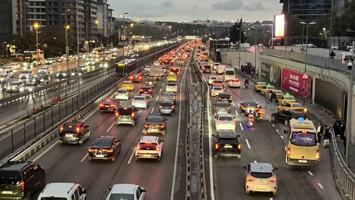 İstanbul'da trafik yoğunluğu akşam saatlerinde yüzde 69'a ulaştı