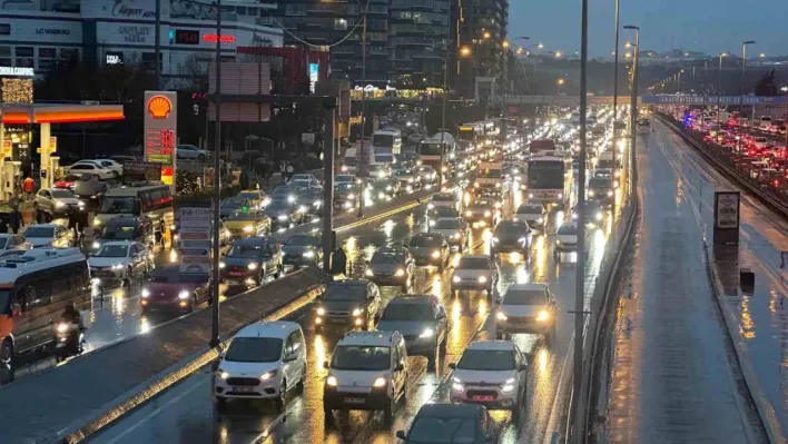 İstanbul'da trafik yoğunluğu yüzde 89'a ulaştı