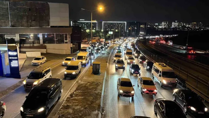 İstanbul'da trafik yoğunluğu yüzde 80'e ulaştı