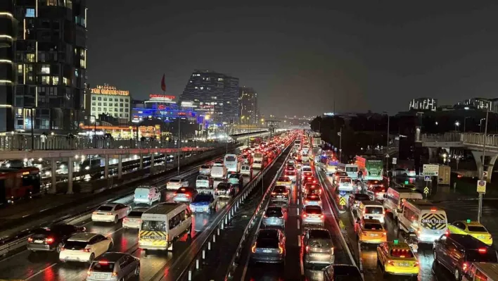 İstanbul'da trafik yoğunluğu yüzde 89'a ulaştı