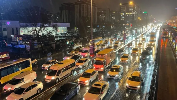 İstanbul'da trafik yüzde 87'ye ulaştı