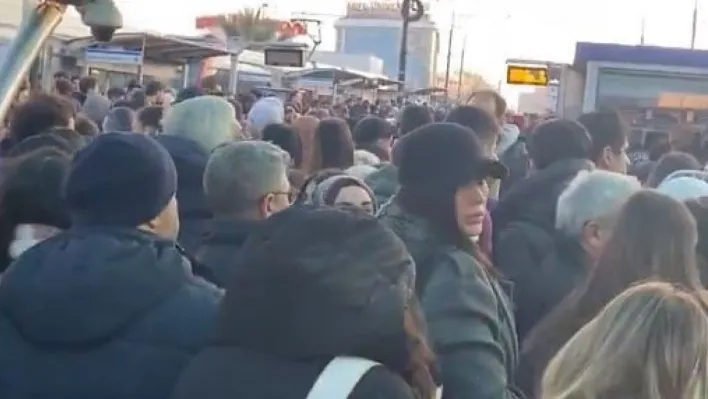 İstanbul'da tramvay seferlerinde gecikme çileden çıkardı, yoğunluk oluştu