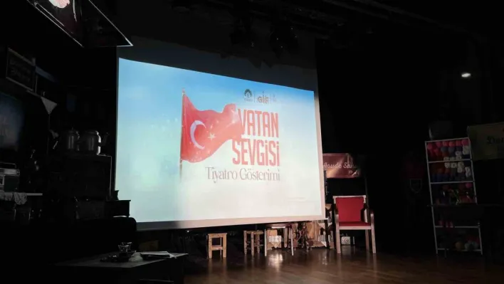 İstanbul'da TÜRGEV'in 'Vatan Sevgisi' tiyatro oyunu izleyiciyle buluştu