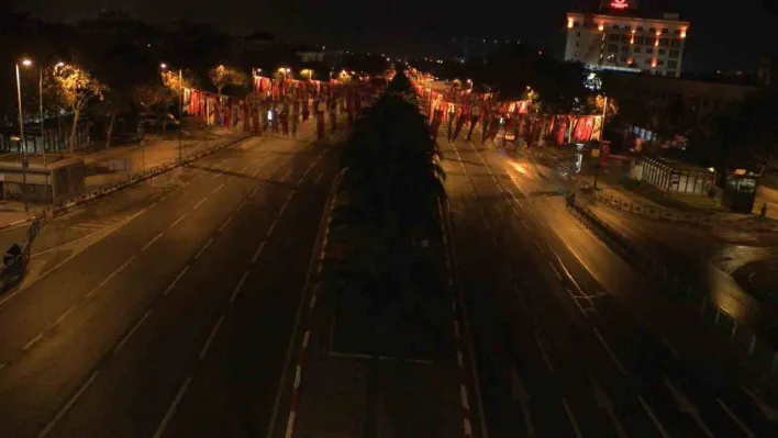 İstanbul'da Vatan Caddesi 29 Ekim kutlamaları nedeniyle trafiğe kapatıldı