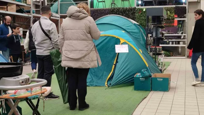 İstanbul'da vatandaşlar çadır satış yerlerine akın etti