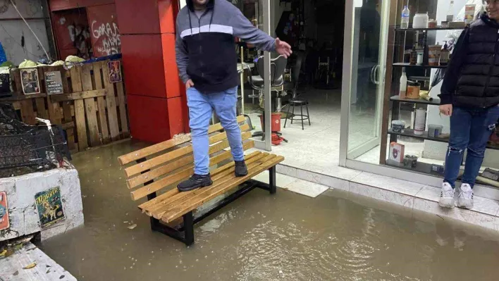 İstanbul'da yağış vatandaşları olumsuz etkiledi