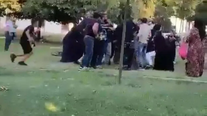 İstanbul'da yaşanan sokak kavgaları kamerada: Sokaklar boks maçını aratmadı